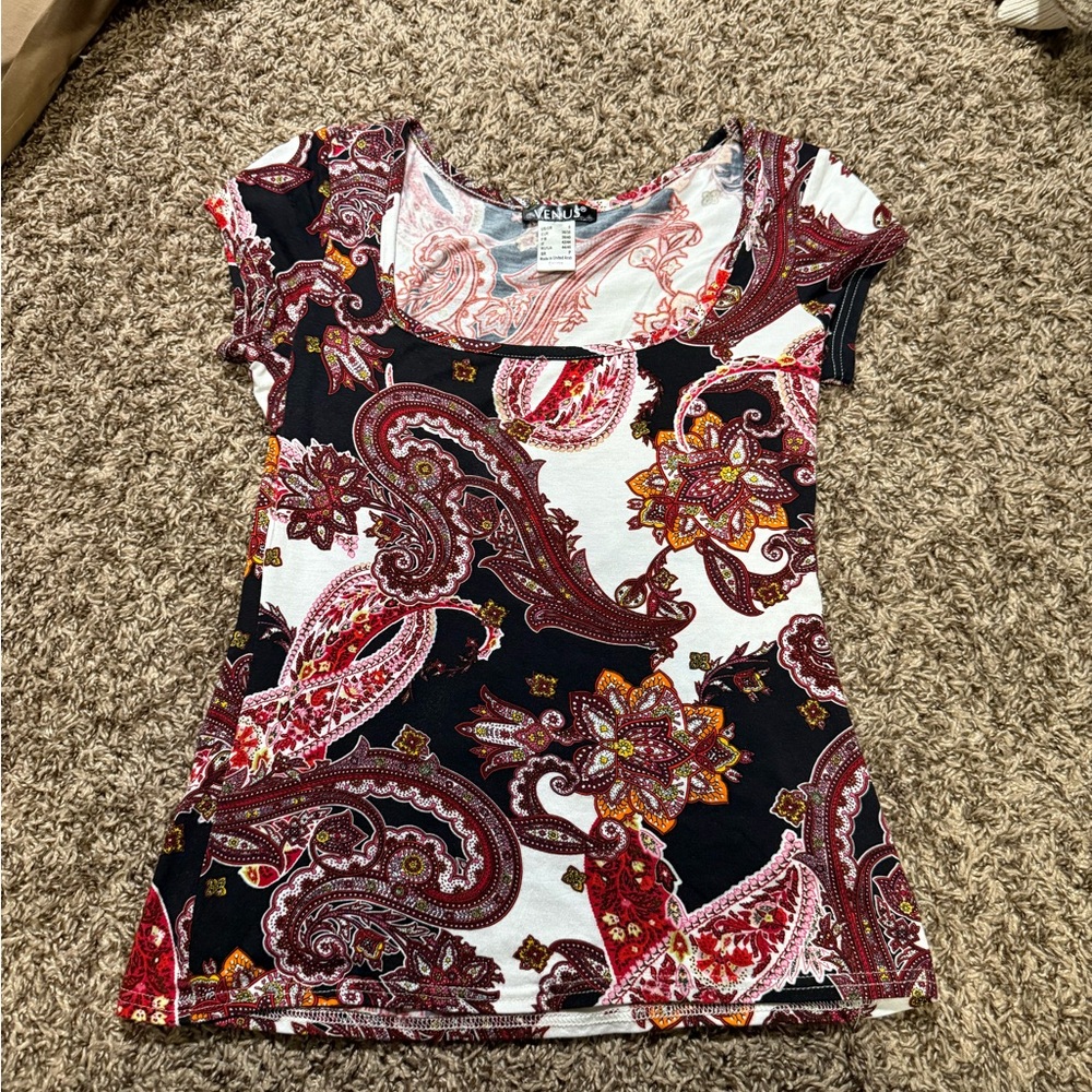VENUS Multicolor Paisley Short Sleeve Top